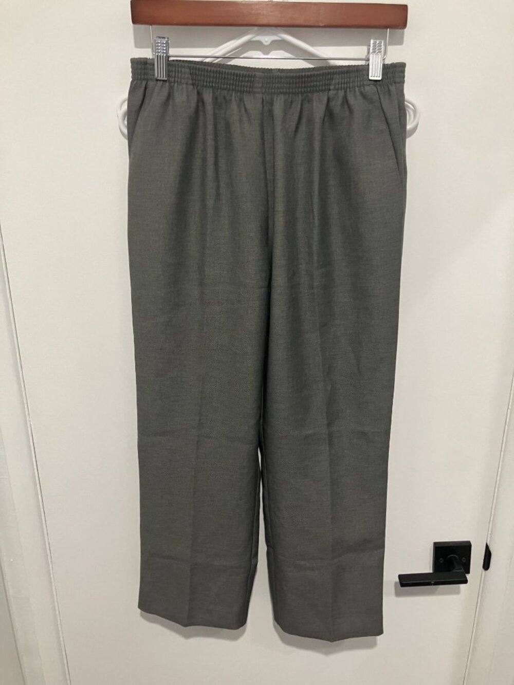 Alfred Dunner Womens Petite Elastic Waist Short Length Pant, Gray, Size 8P, NWT